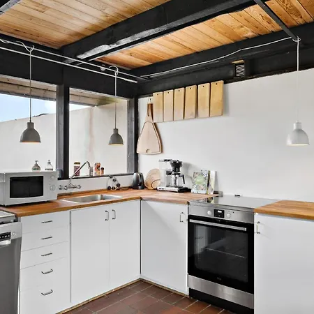 2 Bedroom Cozy In