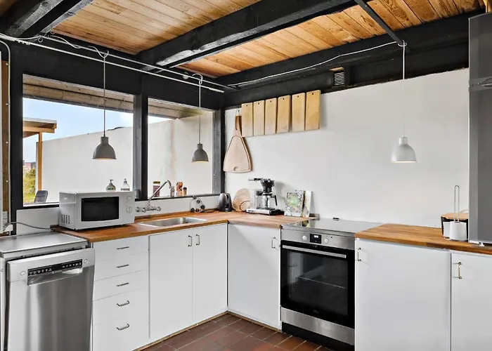 2 Bedroom Cozy In